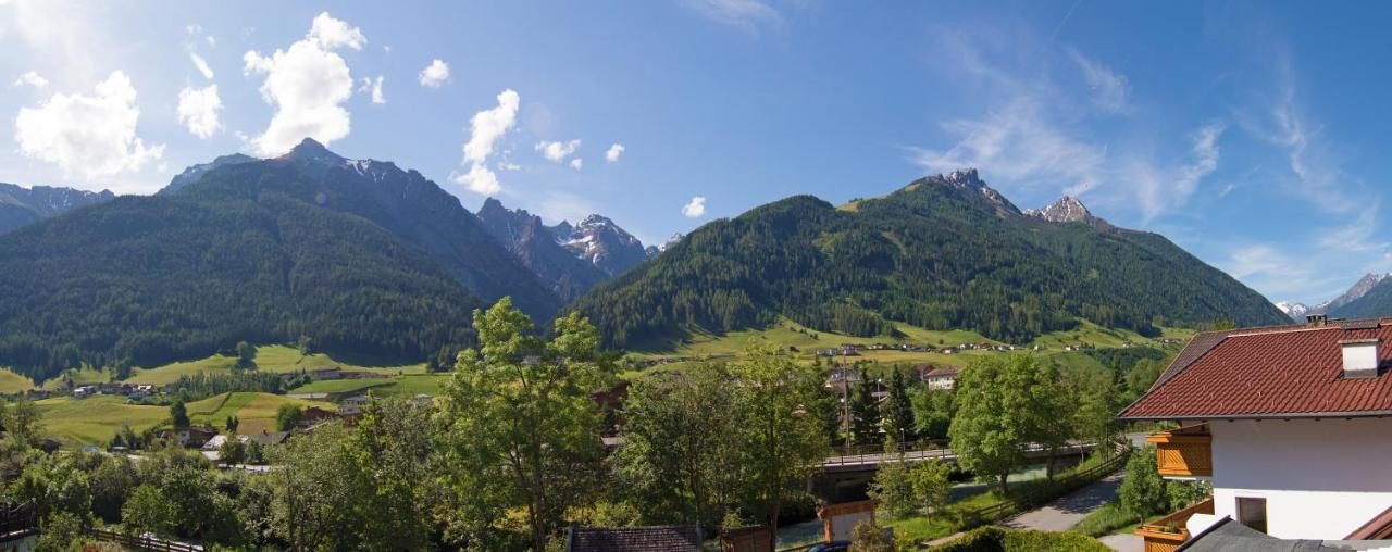 Pension Tina Neustift im Stubaital Esterno foto