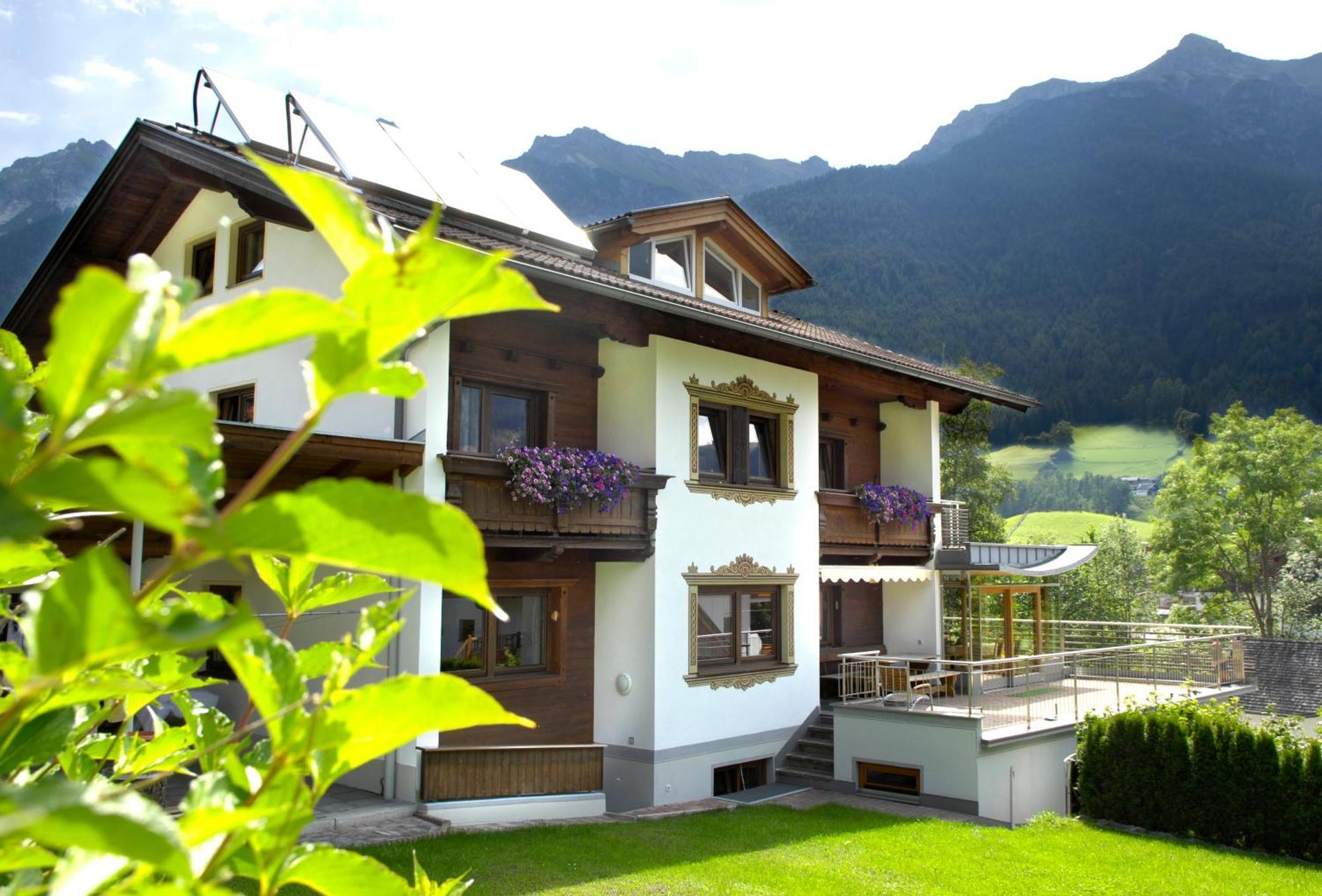 Pension Tina Neustift im Stubaital Esterno foto
