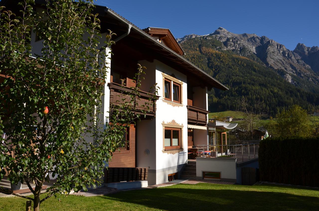 Pension Tina Neustift im Stubaital Esterno foto